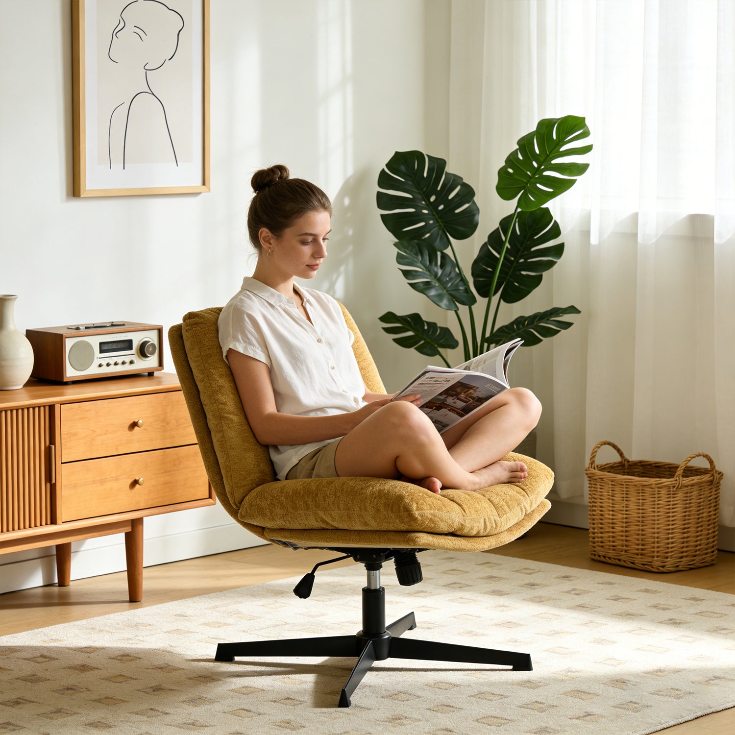 Fauteuil de relaxation réglable et pivotant avec accoudoirs et assise épaisse en chenille jaune - CONFOD
