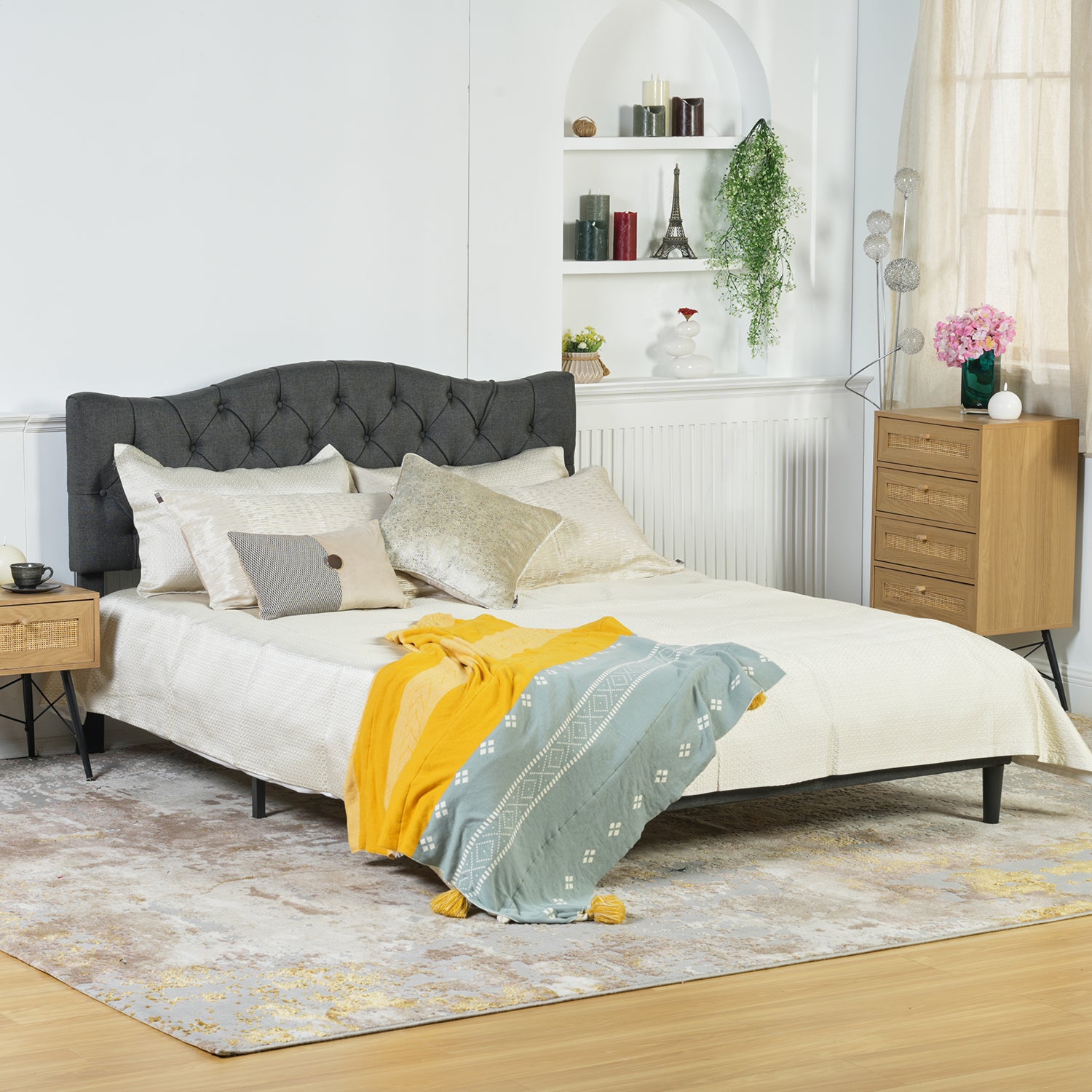 Lit double (160 x 200cm) avec tête de lit capitonnée en tissu gris (matelas non inclus) - LEON