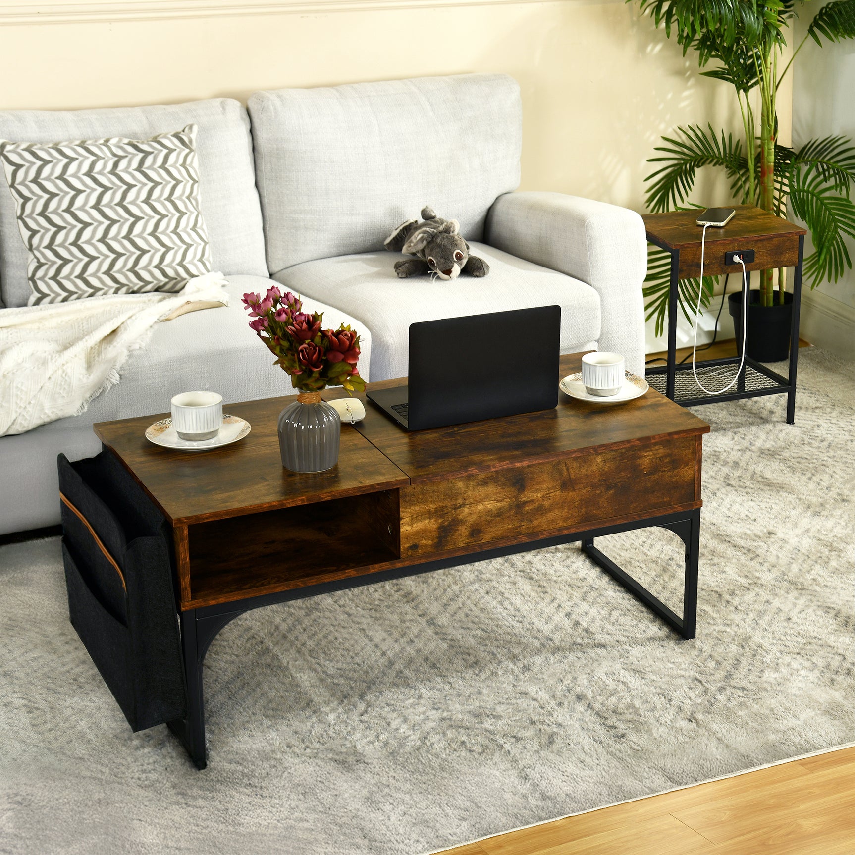 Beistelltisch/Beistelltisch im Industriedesign aus braunem Vintage-Holz und schwarzem Metall mit doppelter Tischplatte und integrierten USB-Anschlüssen – OAKHAM
