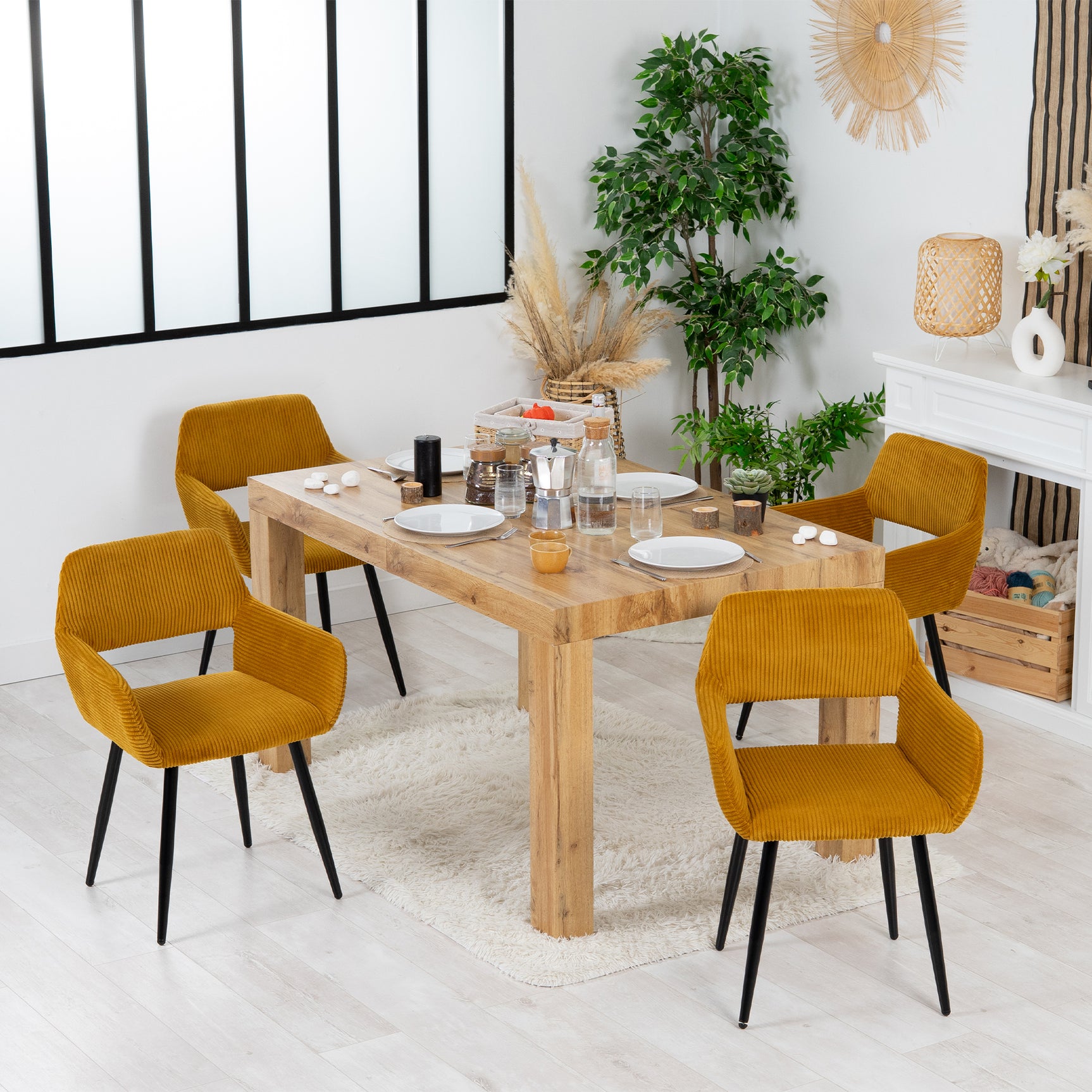 Lot de 4 fauteuils de salle à manger scandinaves avec accoudoirs en velours côtelé jaune safran - CROMWELL CORDUROY