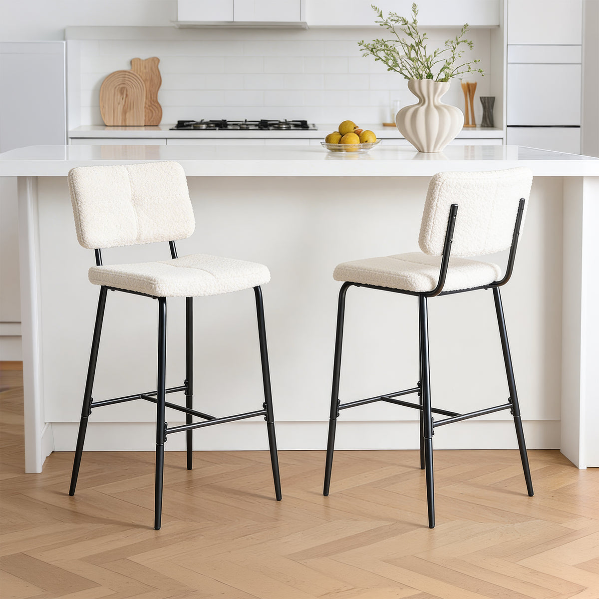 Lot de 2 tabourets de bar scandinaves avec dossier en tissu mouton bouclette beige - POMONA BAR