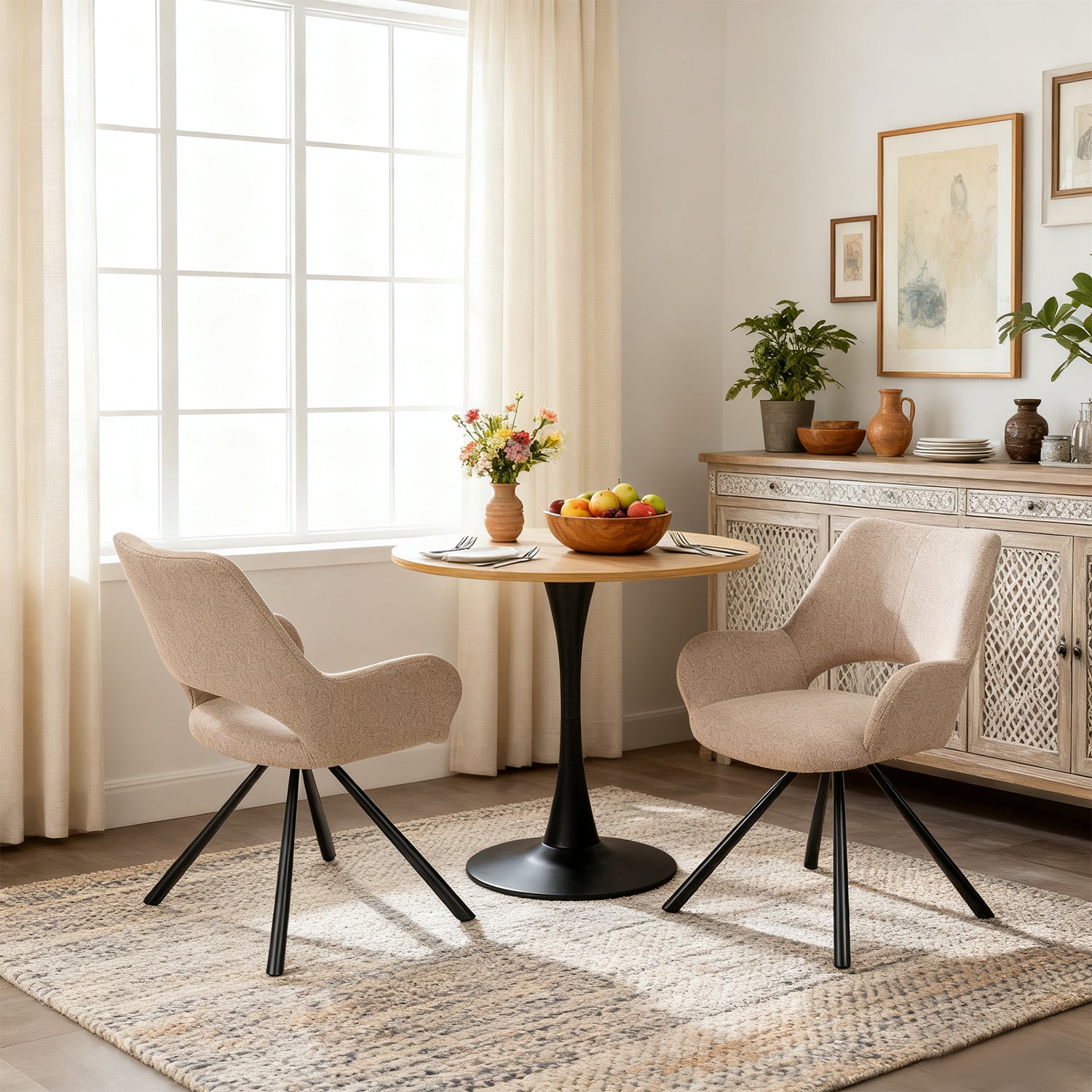 Ensemble de salle à manger de style scandinave comprenant une table ronde en chêne et 2 fauteuils beige
