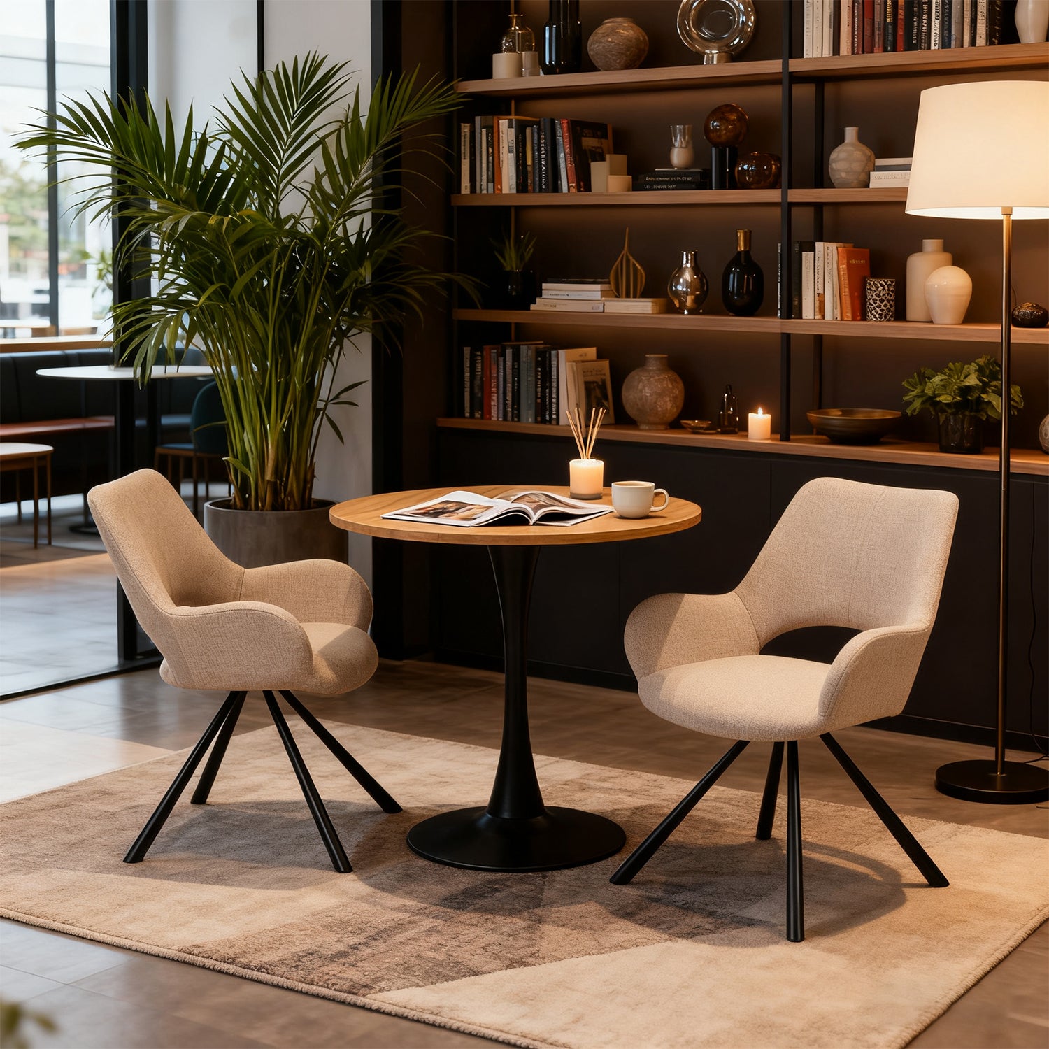 Ensemble de salle à manger de style scandinave comprenant une table ronde en chêne et 2 fauteuils beige