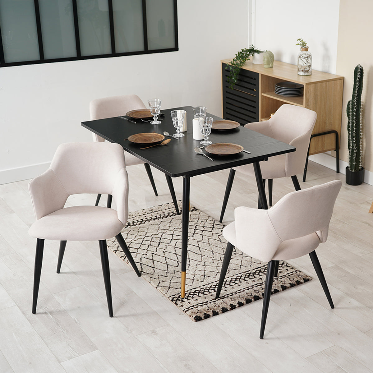 Ensemble de salle à manger comprenant une table extensible et 4 fauteuils avec accoudoirs en tissu beige