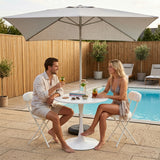 Ensemble de salle à manger de style scandinave comprenant une table ronde blanche et quatre chaises pliantes blanches