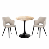 Ensemble de salle à manger composé d'une table ronde en chêne et de deux fauteuils en tissu beige, scandinave pour la salle à manger