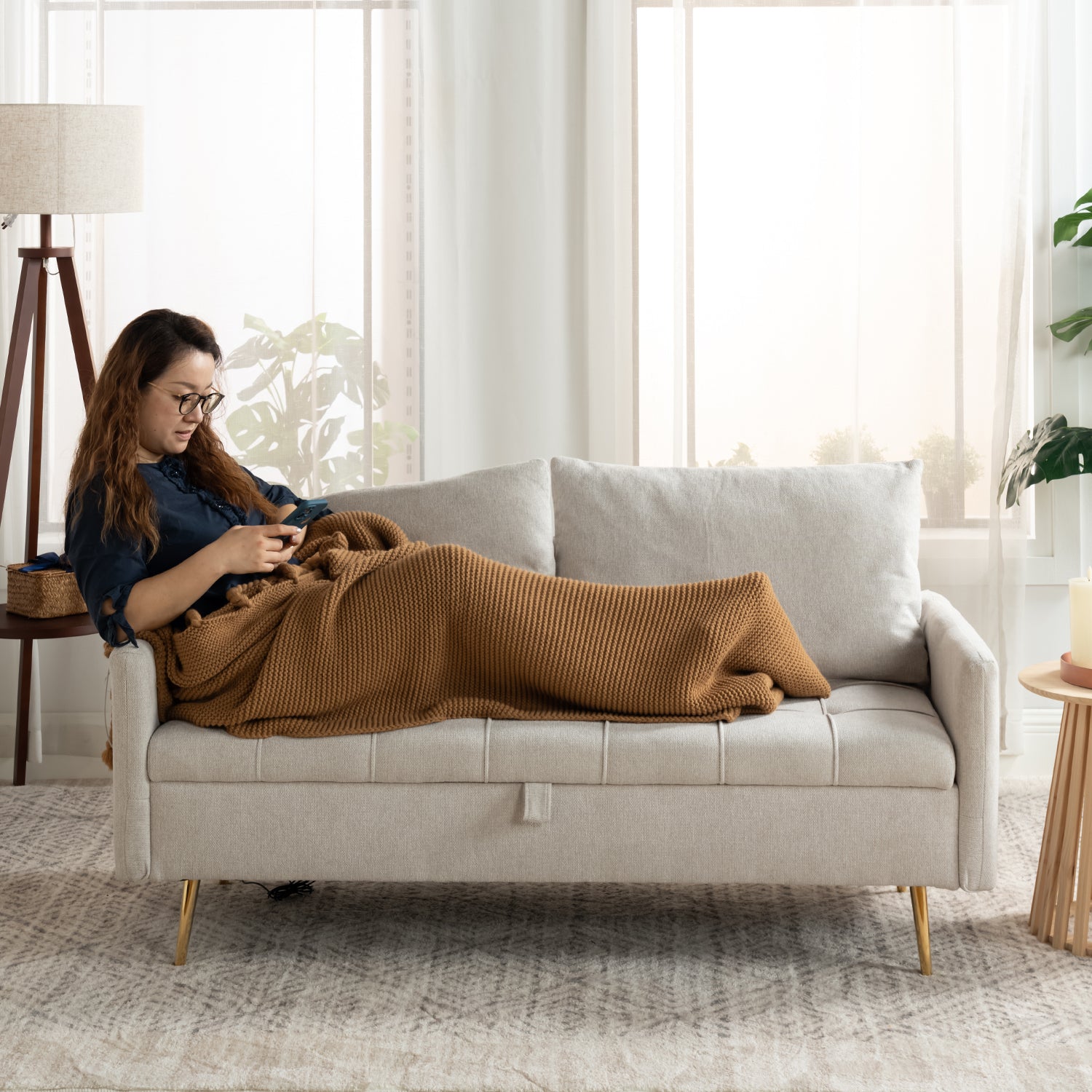 2-Sitzer-Sofa aus beigem Stoff im skandinavischen Stil – AHBARM
