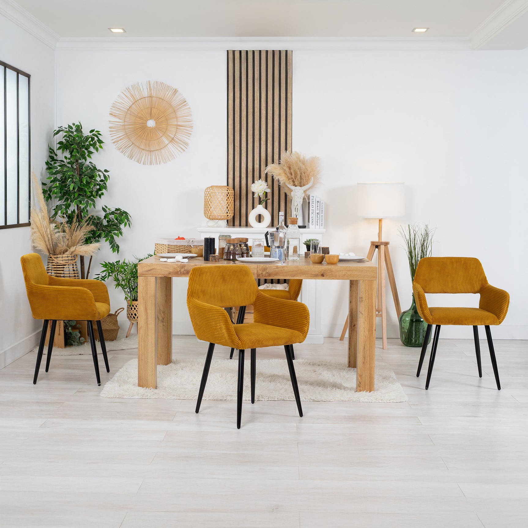 Lot de 4 fauteuils de salle à manger scandinaves avec accoudoirs en velours côtelé jaune safran - CROMWELL CORDUROY