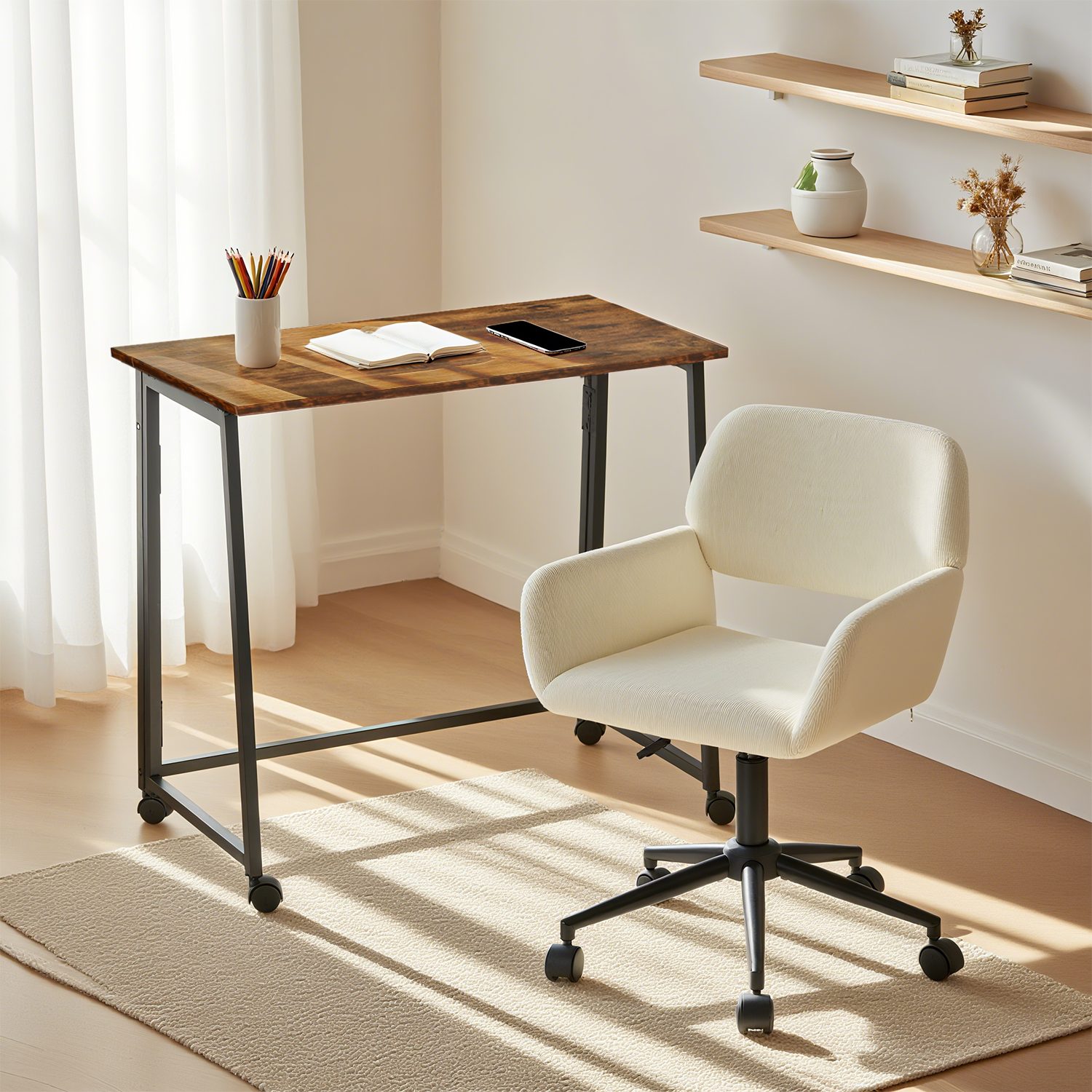 Set mit industriellem Klappschreibtisch auf Rollen und beigem Cordsessel – ASCOLI & ROSS
