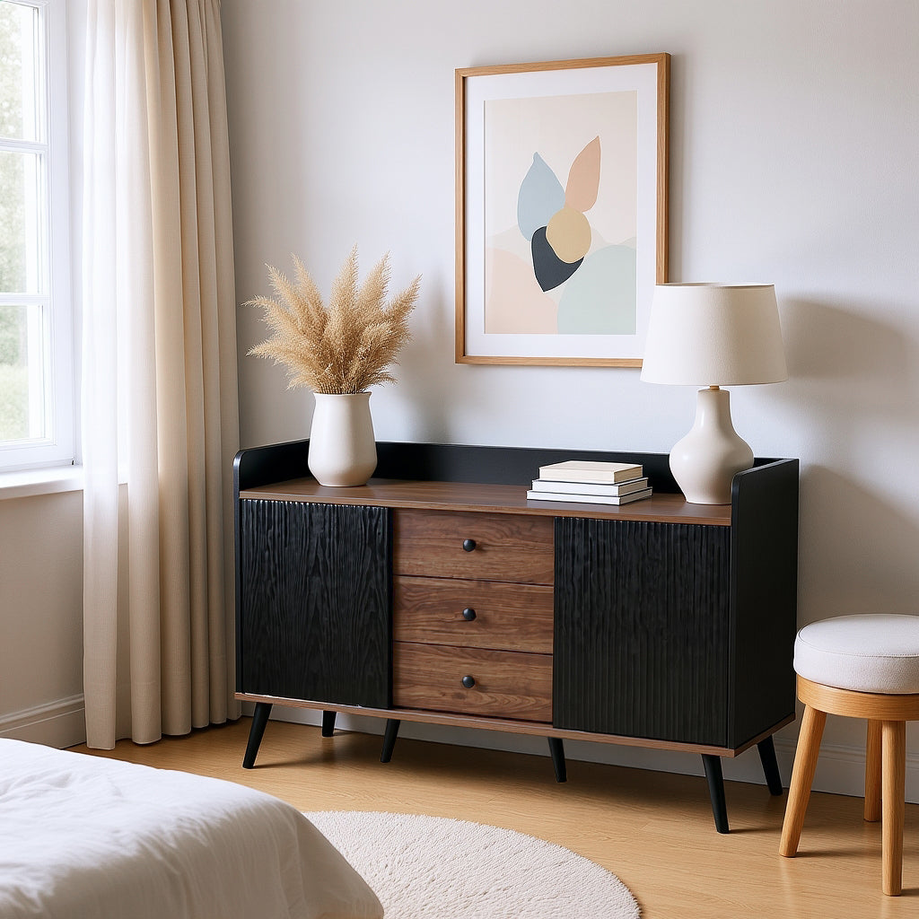 Buffet moderne noir et bois avec 3 tiroirs et portes coulissantes striées