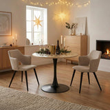 Ensemble de salle à manger composé d'une table ronde en chêne et de deux fauteuils en tissu beige, scandinave pour la salle à manger